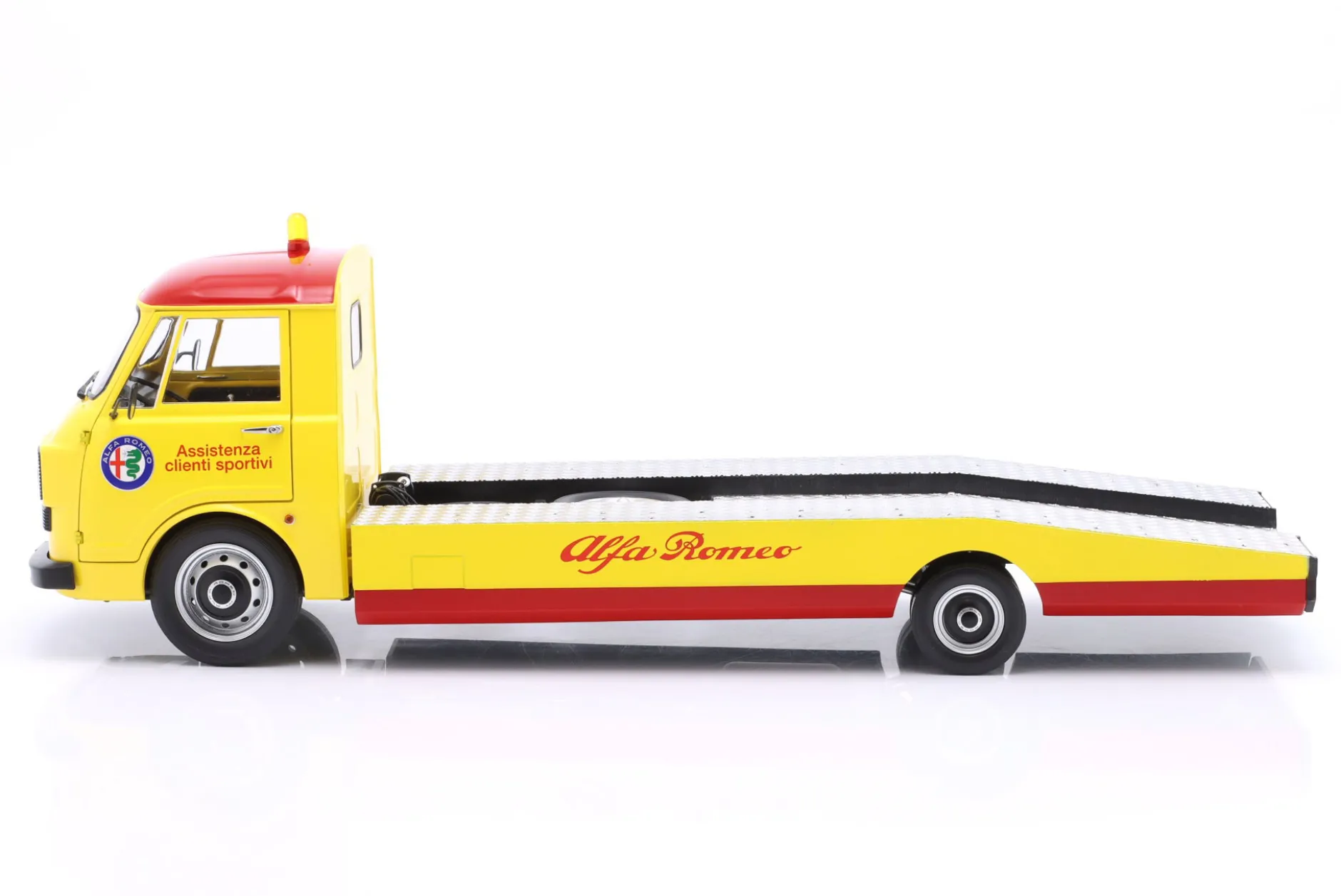 Alfa Romeo A12 (F12) Abschleppwagen Baujahr 1977 gelb 1:18 MITICA