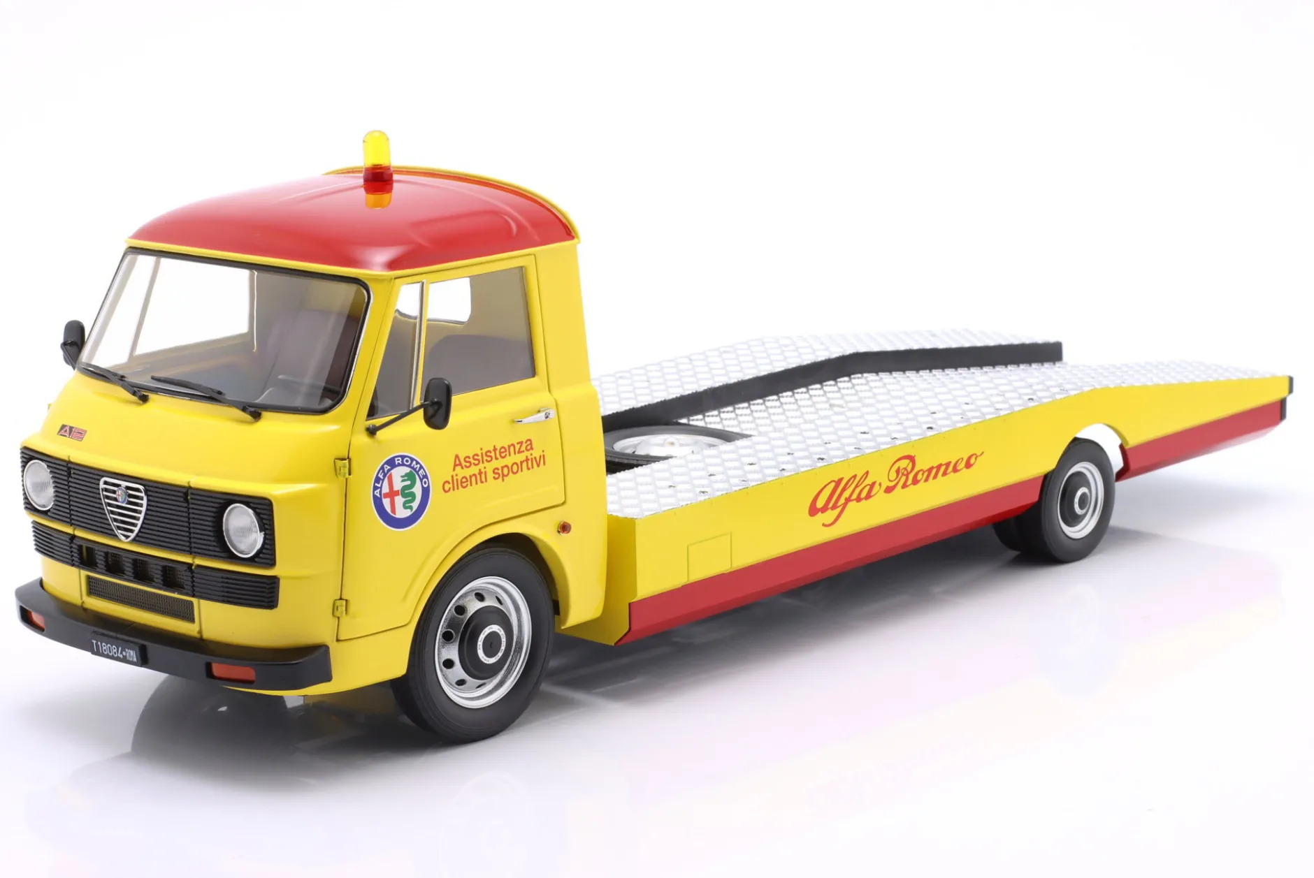 Alfa Romeo A12 (F12) Abschleppwagen Baujahr 1977 gelb 1:18 MITICA