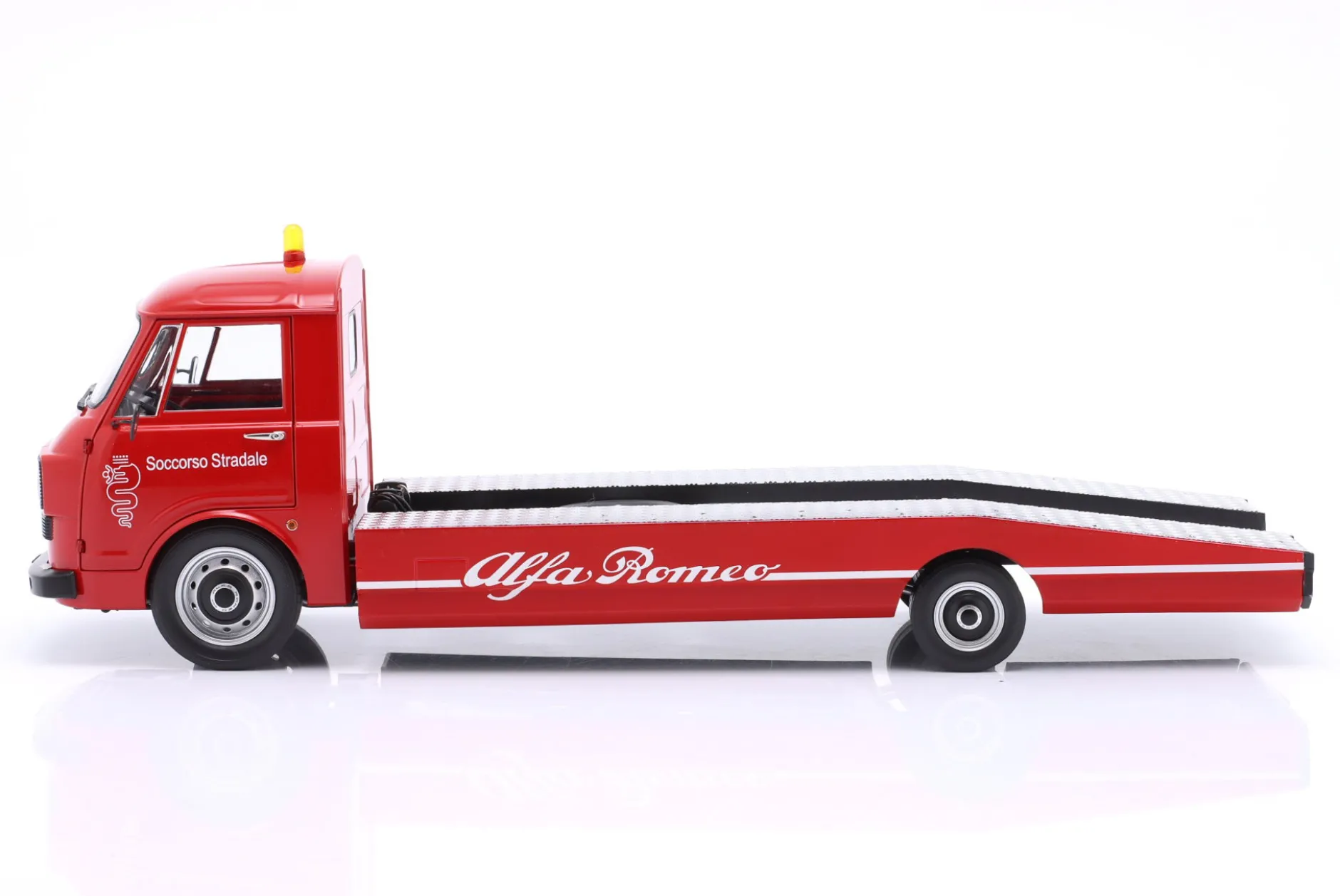 Alfa Romeo A12 (F12) Abschleppwagen Baujahr 1977 rot 1:18 MITICA