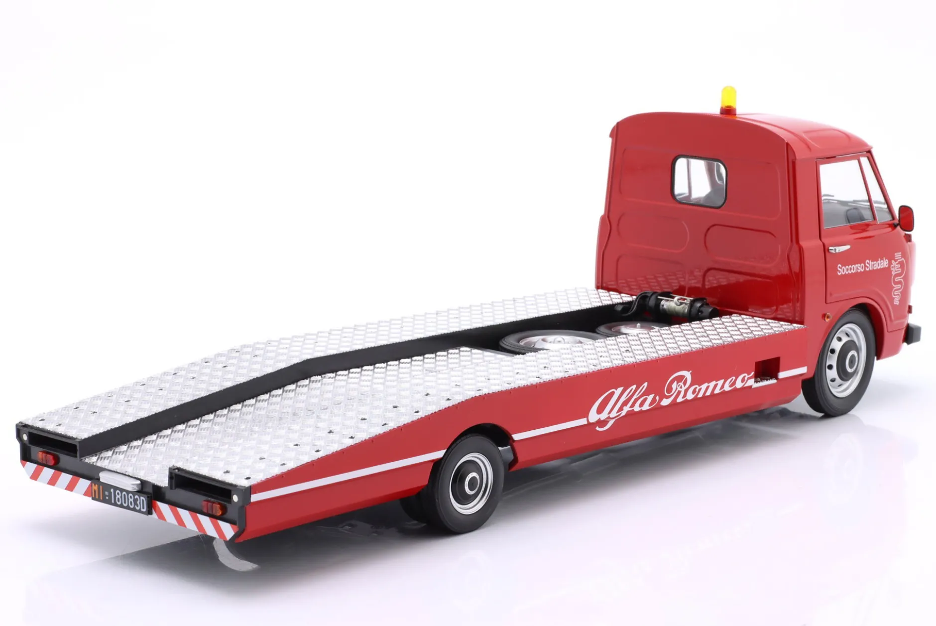 Alfa Romeo A12 (F12) Abschleppwagen Baujahr 1977 rot 1:18 MITICA