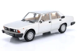Alfa Romeo Alfa 6 2.5 (Typ 119) 1979-83 silber 1:18 Cult Scale