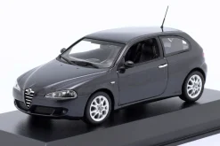 Alfa Romeo 147 Baujahr 2005 schwarz metallic 1:43 Minichamps