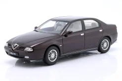 Alfa Romeo 166 Baujahr 1999 schwarz metallic 1:18 Triple9