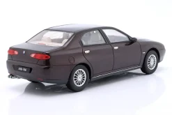Alfa Romeo 166 Baujahr 1999 schwarz metallic 1:18 Triple9