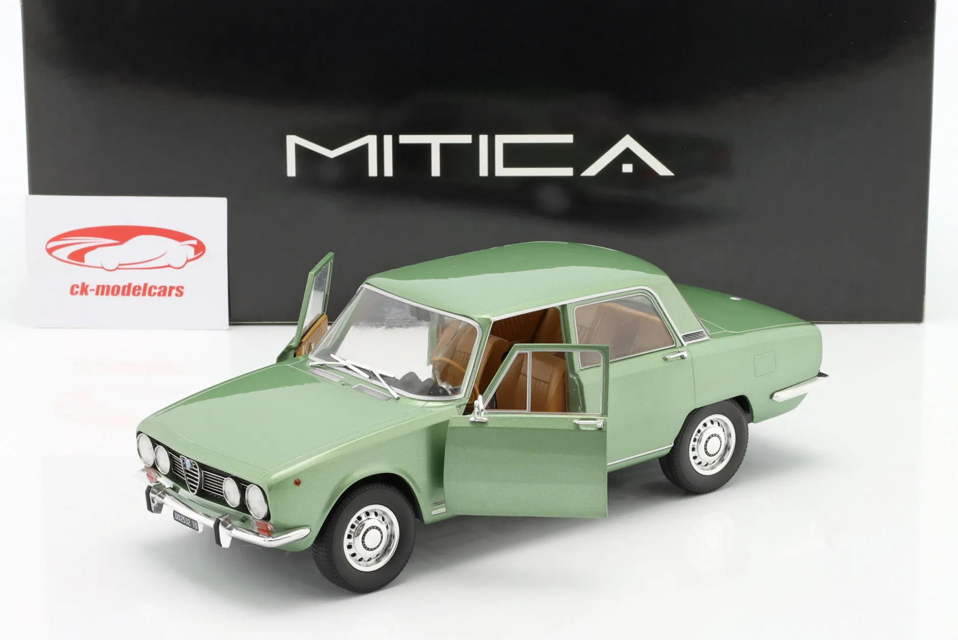 Alfa Romeo 1750 Berlina 2-Series 1969 olivgrün metallic 1:18 Mitica