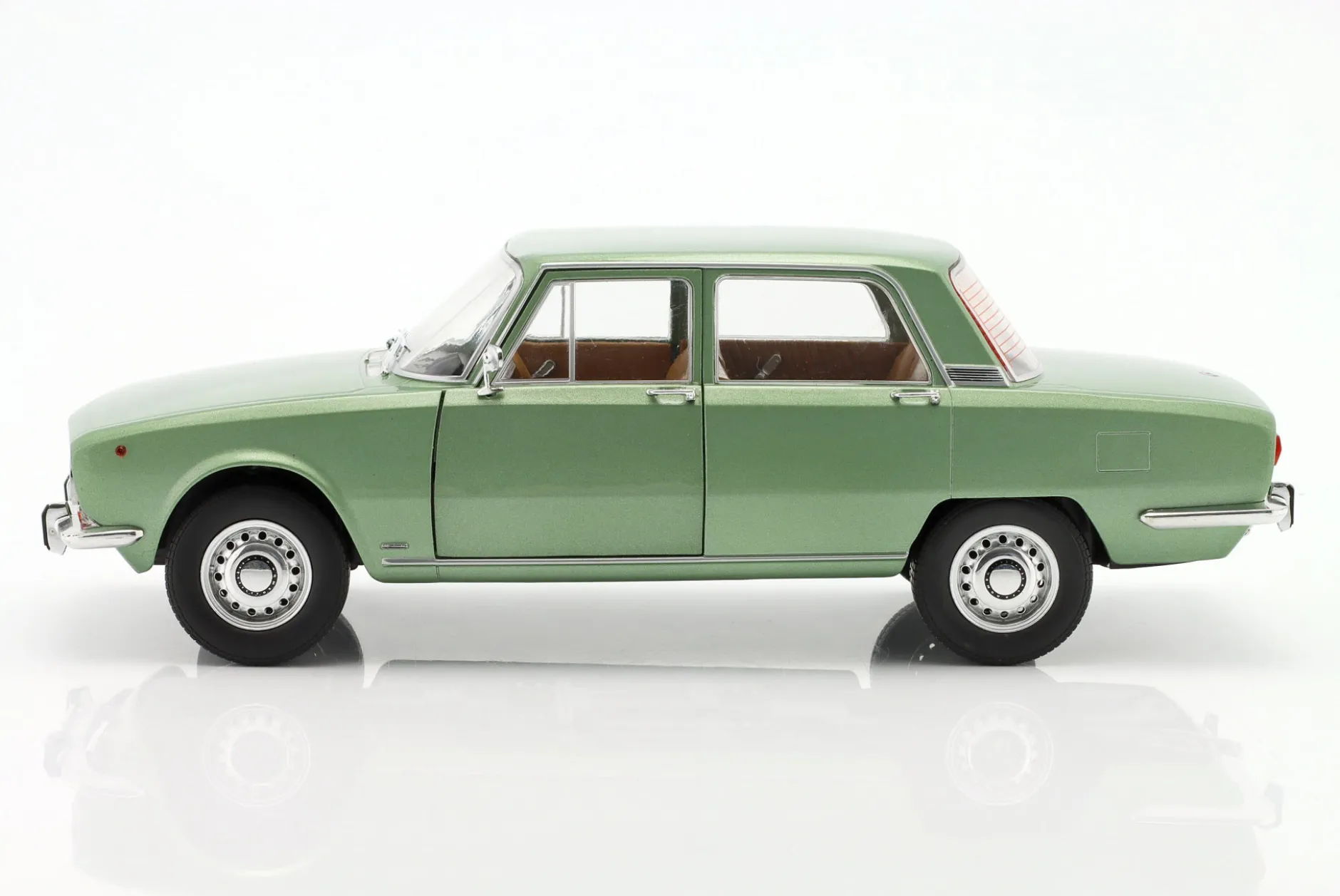 Alfa Romeo 1750 Berlina 2-Series 1969 olivgrün metallic 1:18 Mitica