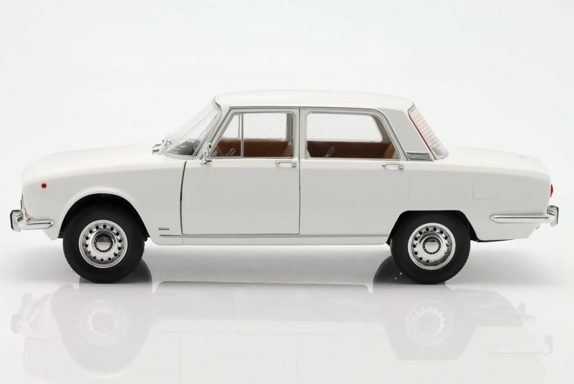 Alfa Romeo 1750 Berlina 2-Series 1969 weiß 1:18 Mitica
