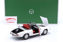 Alfa Romeo 1600 Duetto Spider Baujahr 1966 farinaweiß 1:18 TOURING