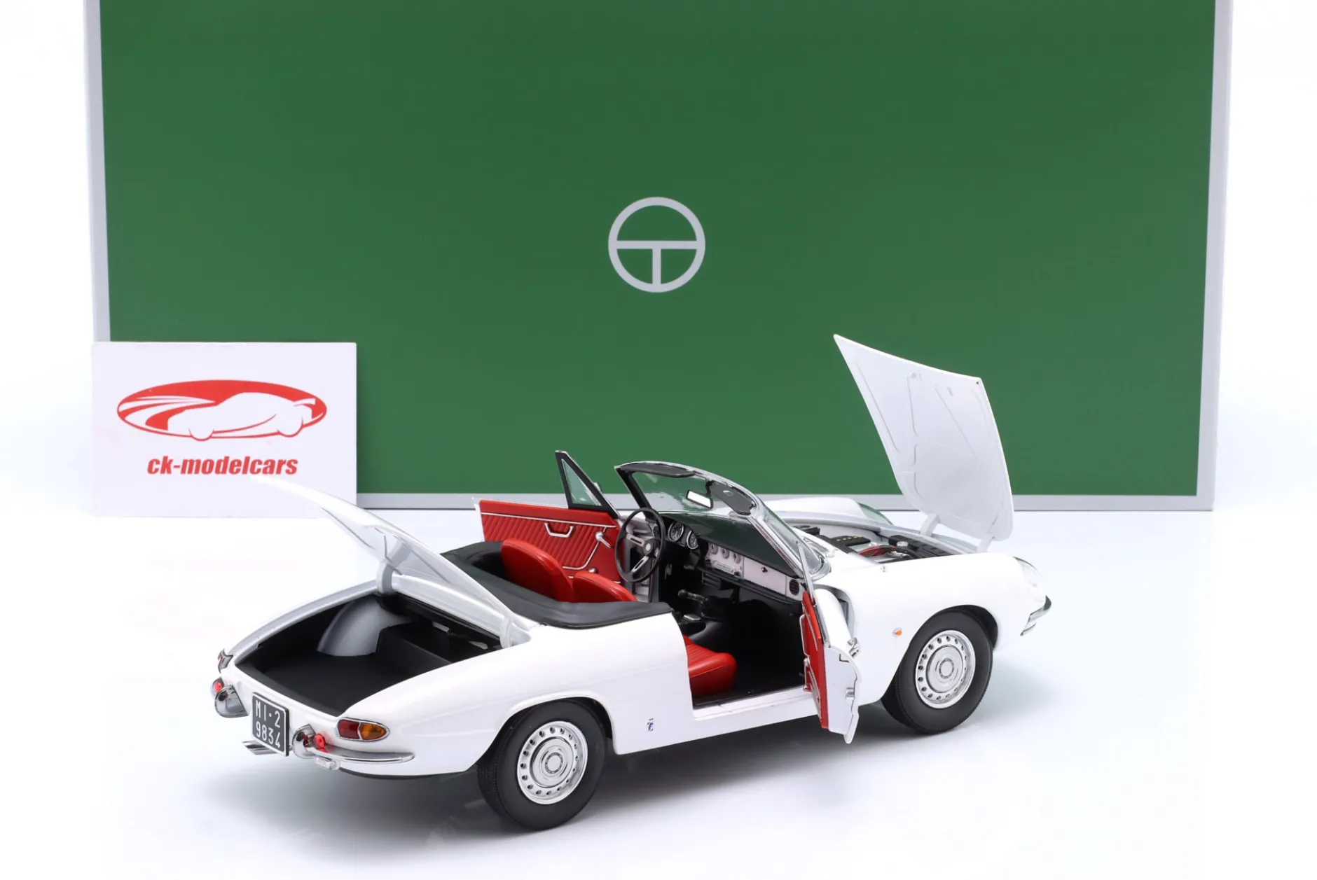 Alfa Romeo 1600 Duetto Spider Baujahr 1966 farinaweiß 1:18 TOURING