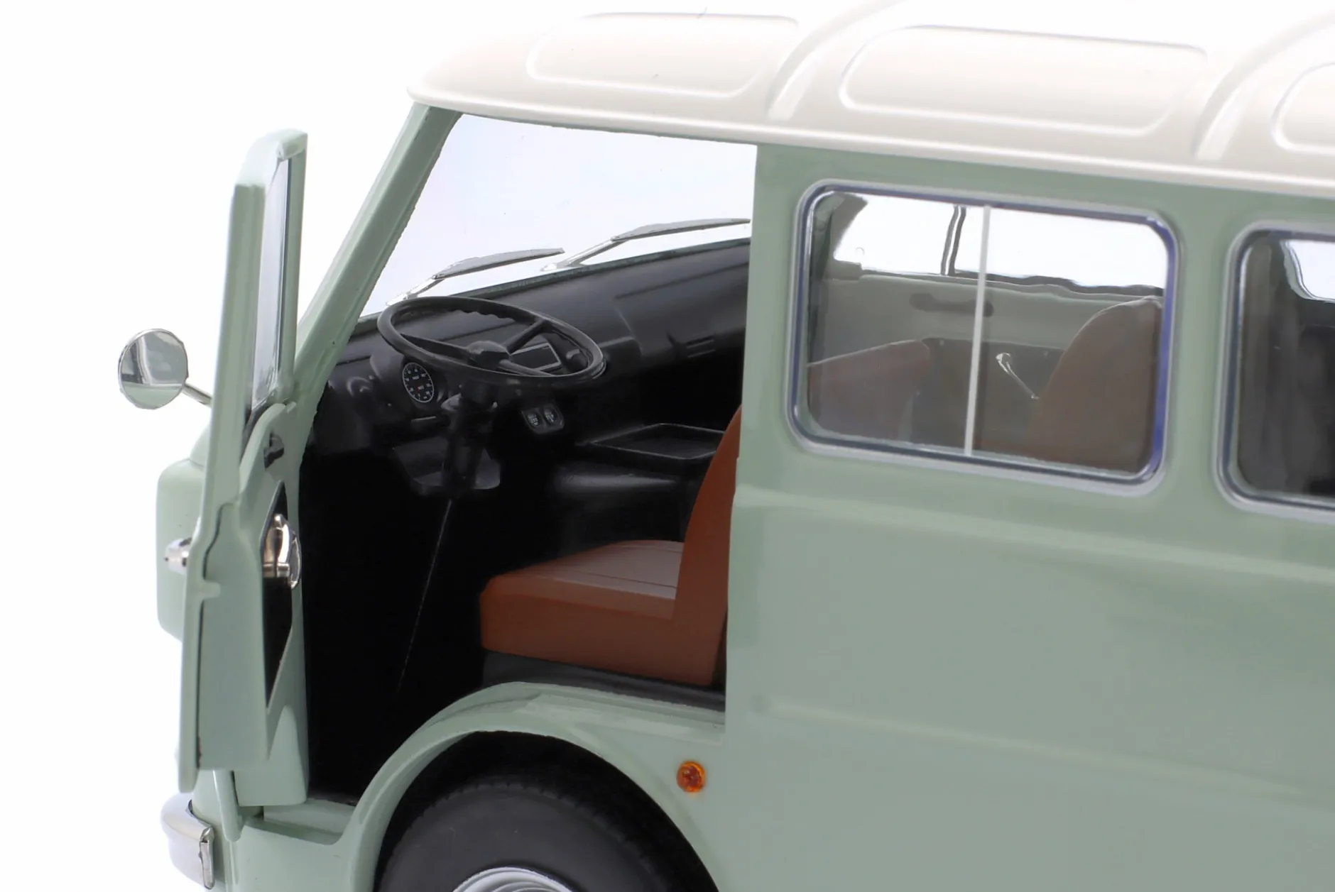 Alfa Romeo F-12 Minibus Serie 1 Baujahr 1967 hellgrün / elfenbein 1:18 MITICA