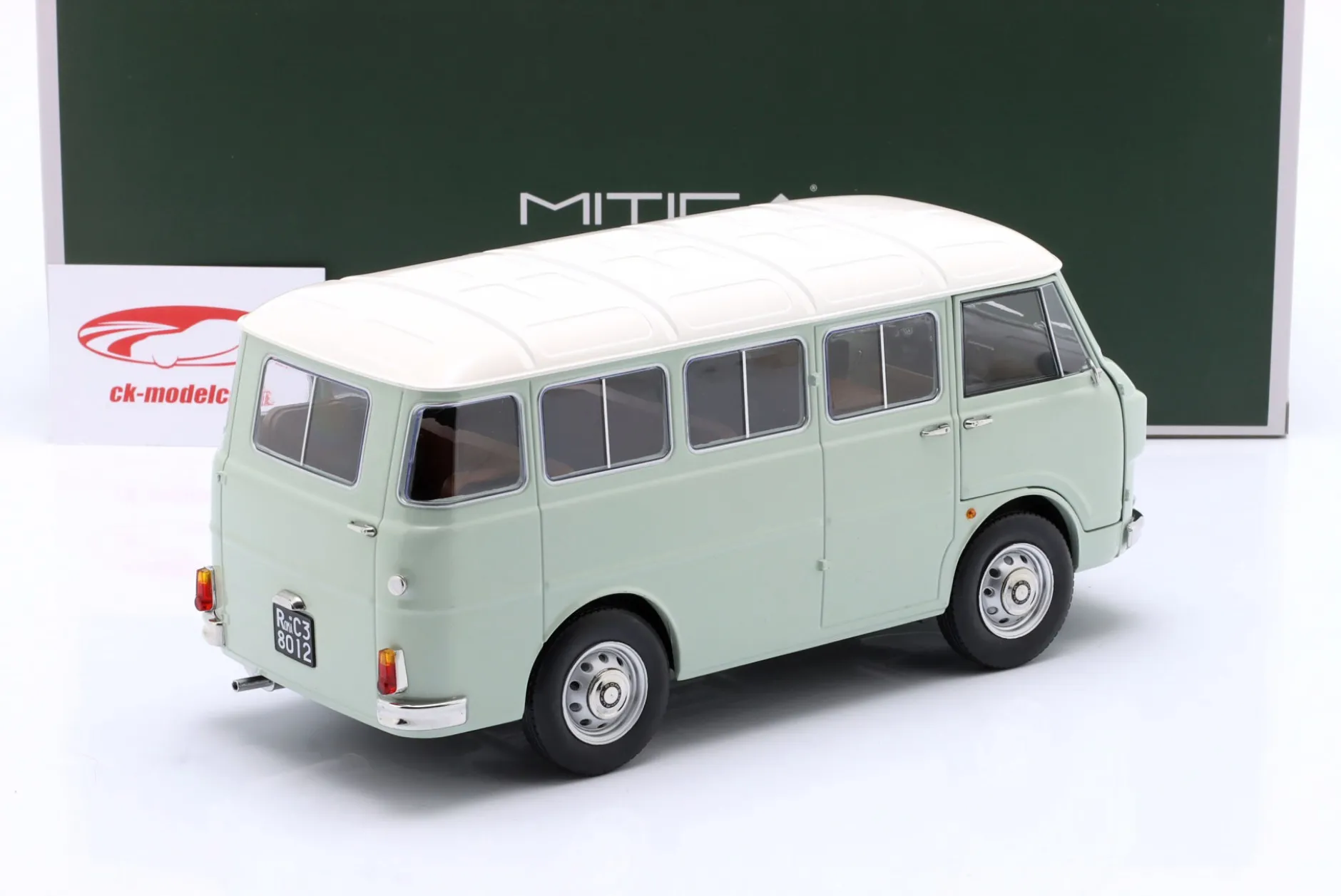 Alfa Romeo F-12 Minibus Serie 1 Baujahr 1967 hellgrün / elfenbein 1:18 MITICA