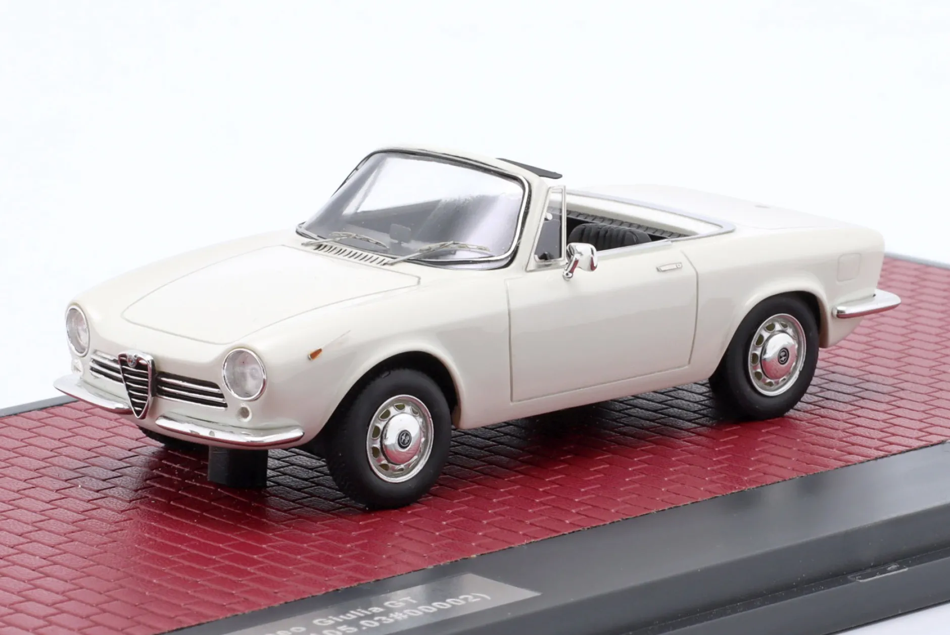 Alfa Romeo Giulia GT Spider Prototipo Baujahr 1963 weiß 1:43 Matrix