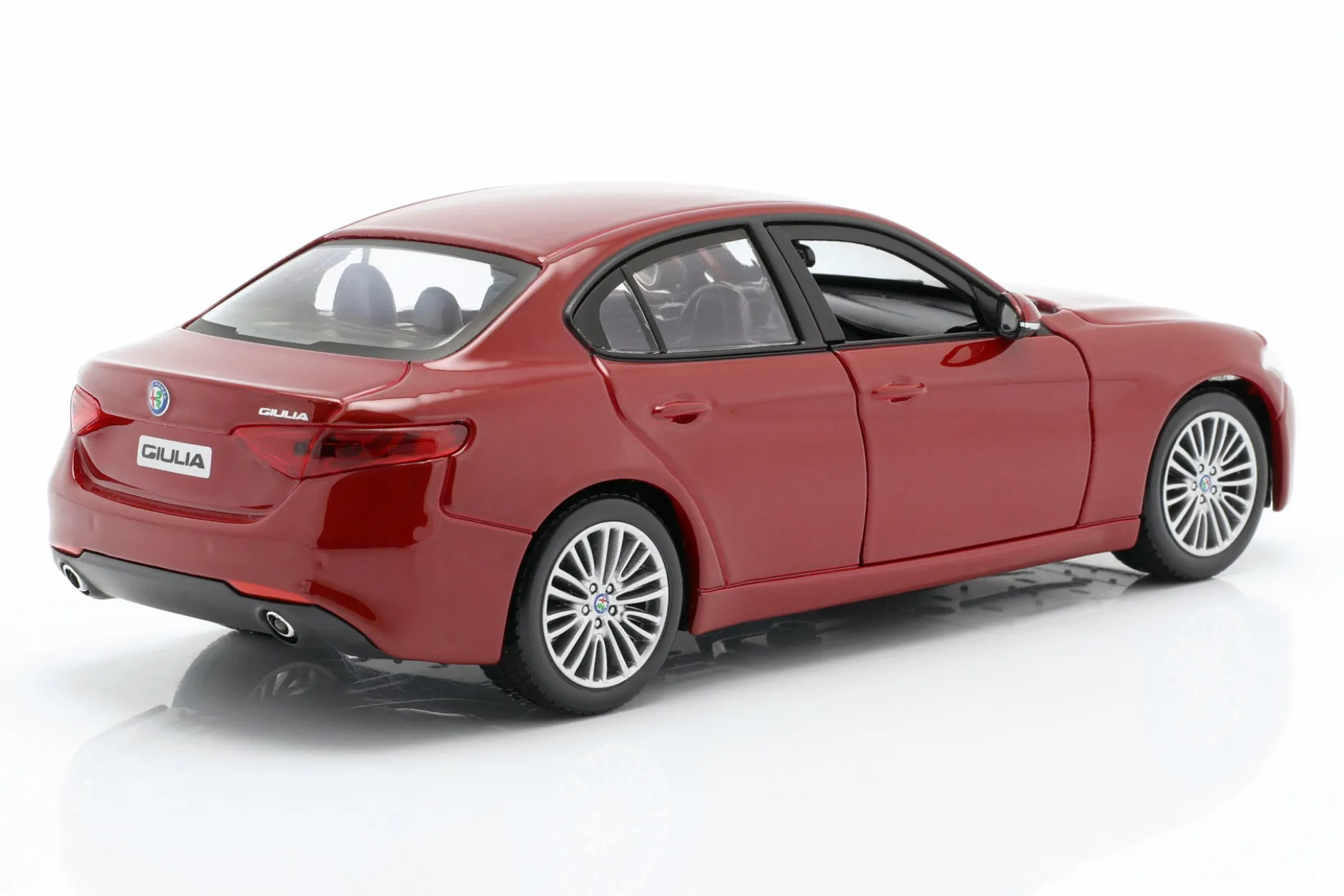 Alfa Romeo Giulia rot 1:24 Bburago