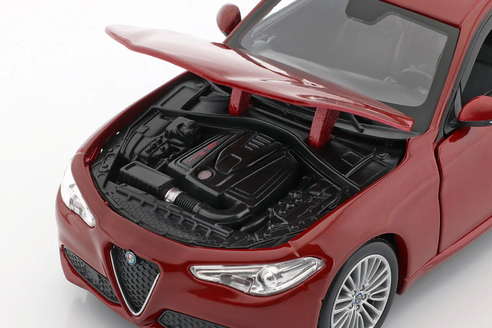 Alfa Romeo Giulia rot 1:24 Bburago