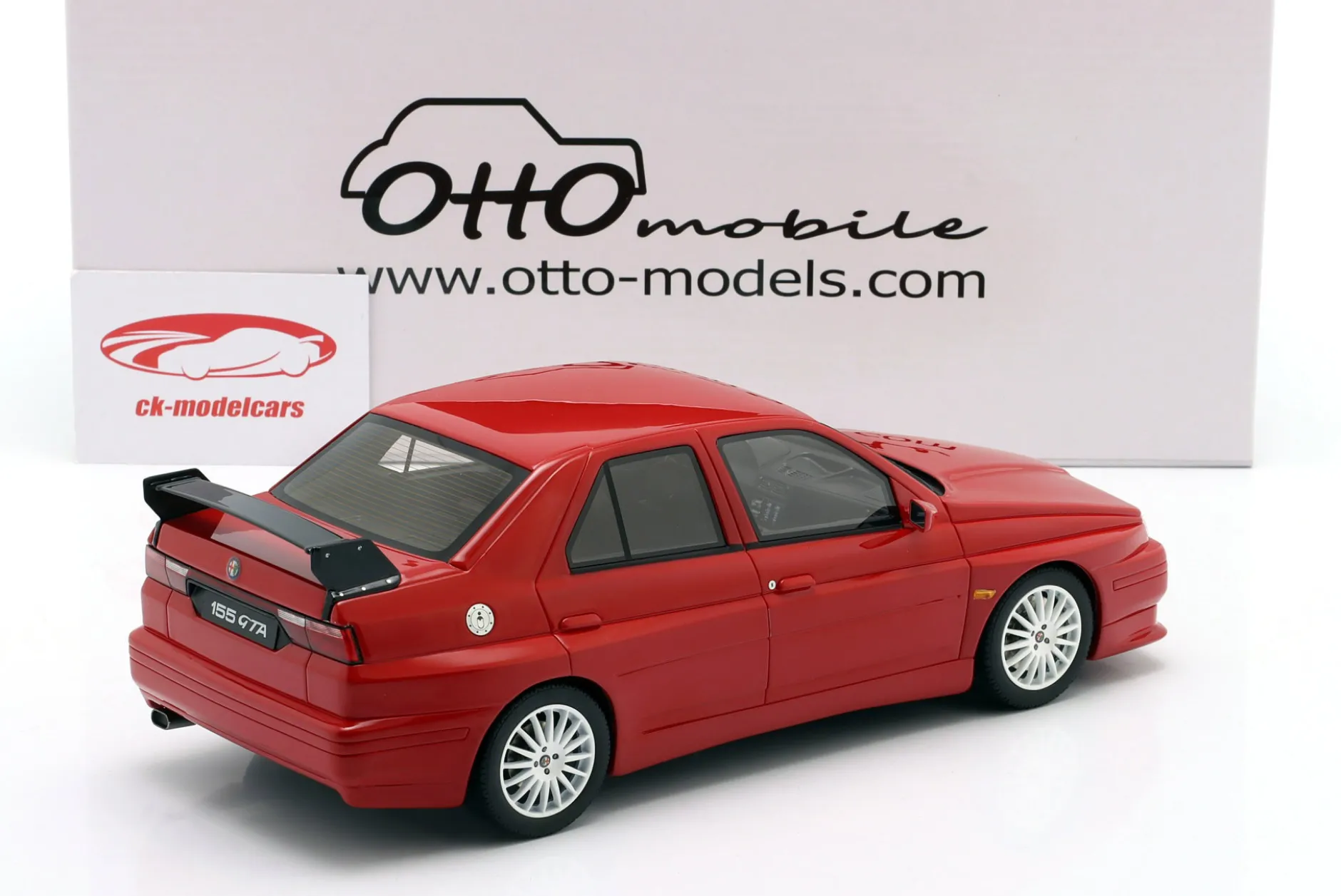 Alfa Romeo 155 GTA Stradale Baujahr 1993 Alfa rot 1:18 OttOmobile