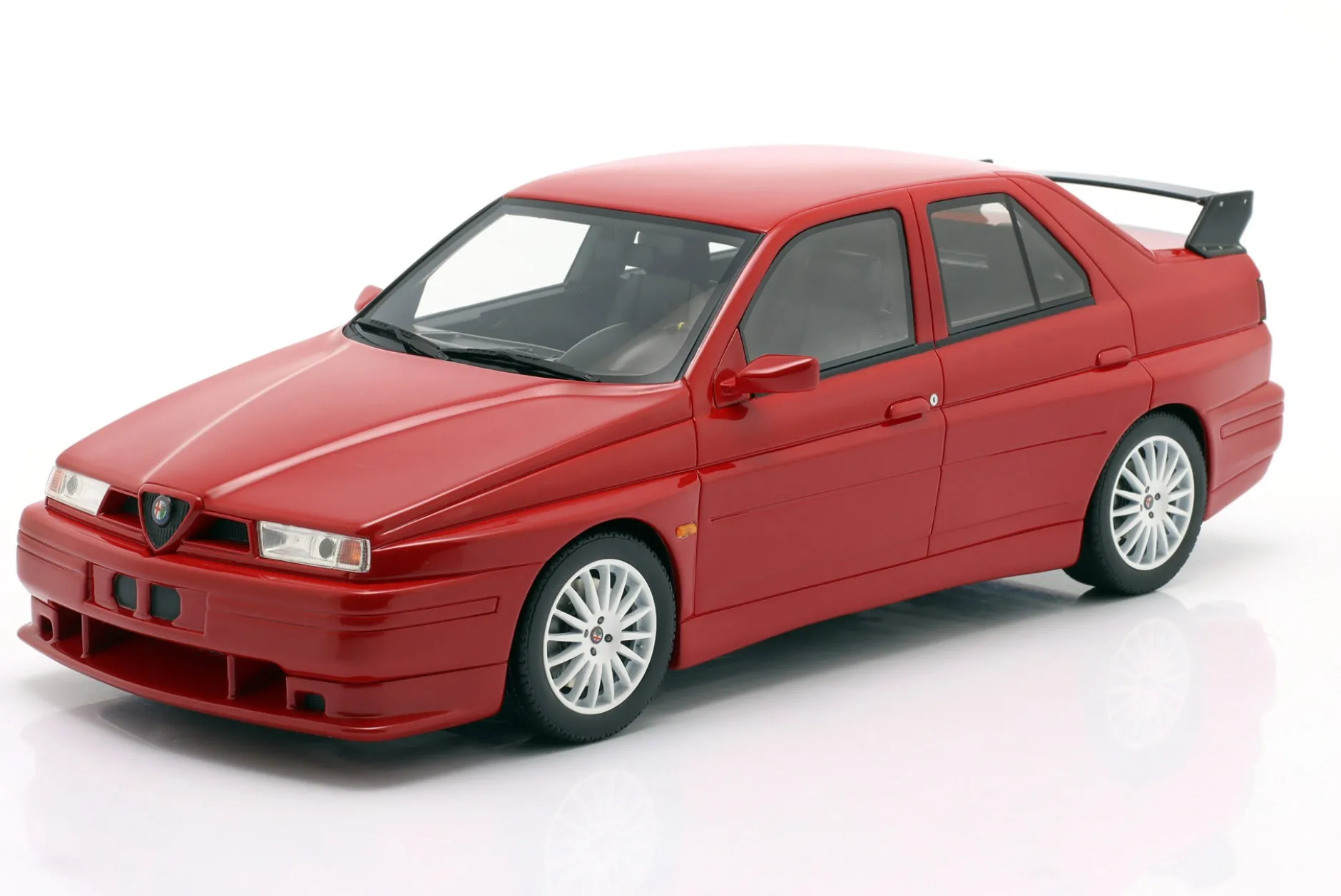 Alfa Romeo 155 GTA Stradale Baujahr 1993 Alfa rot 1:18 OttOmobile