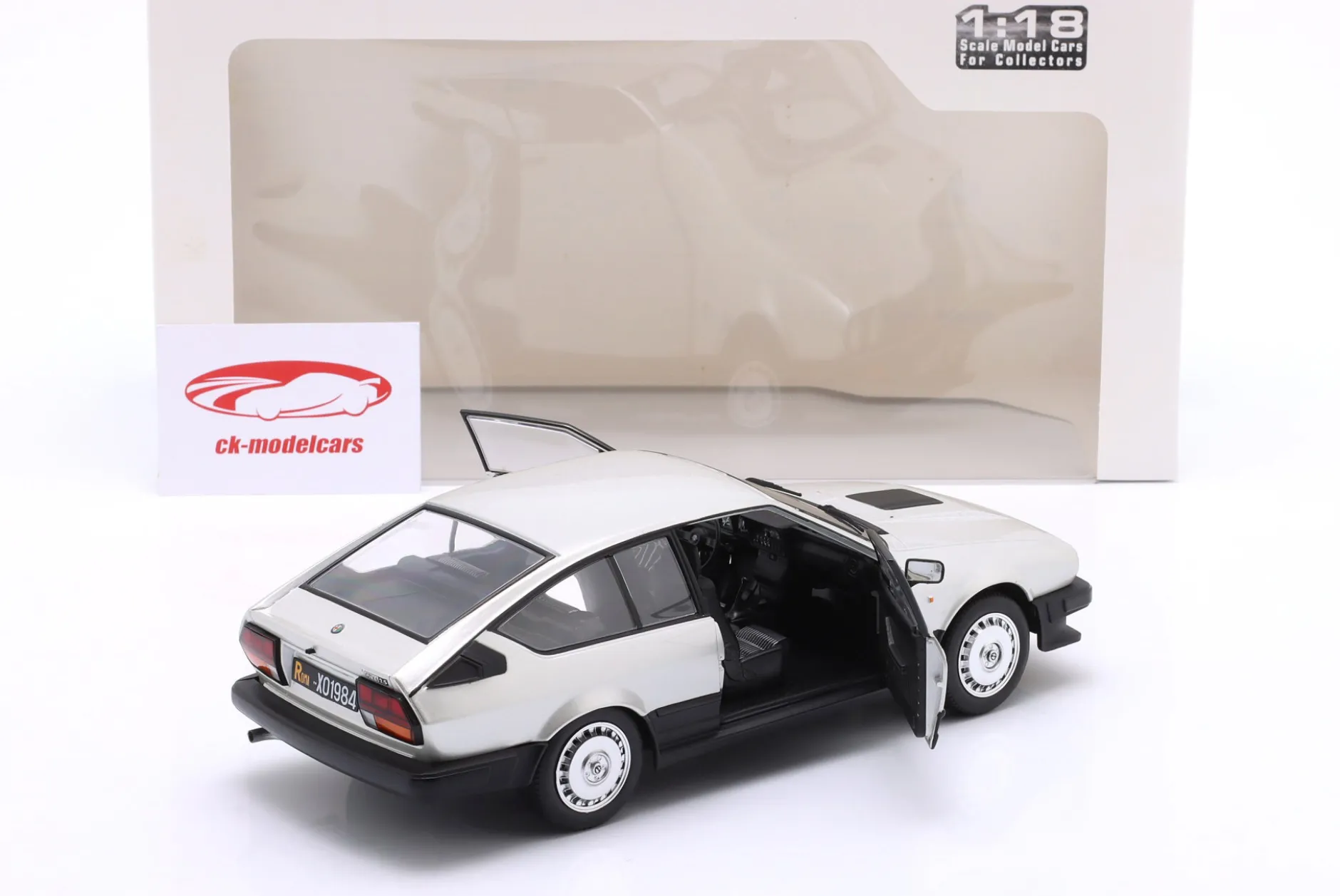 Alfa Romeo GTV6 Baujahr 1984 silber 1:18 Solido