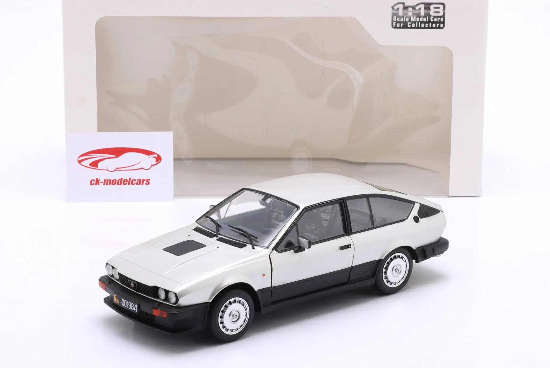Alfa Romeo GTV6 Baujahr 1984 silber 1:18 Solido