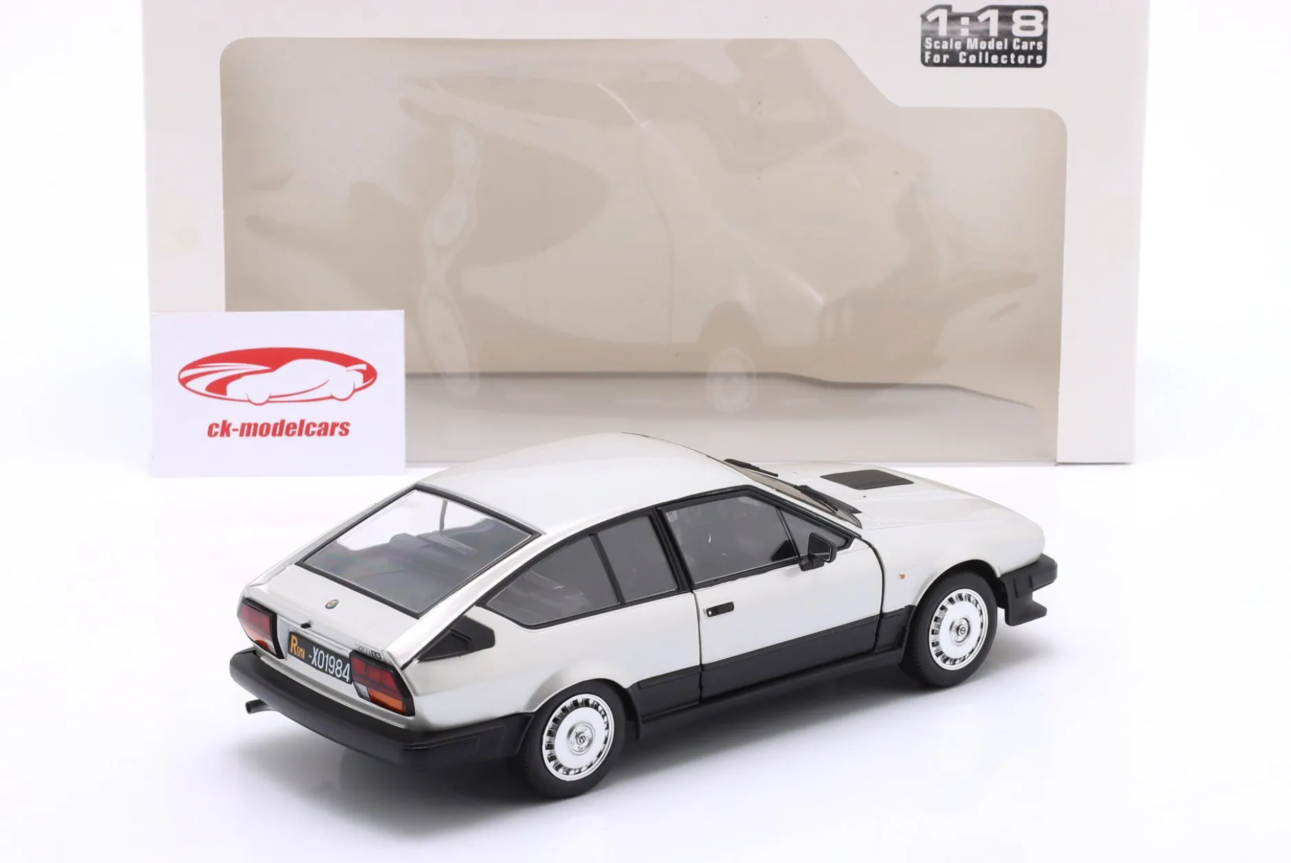 Alfa Romeo GTV6 Baujahr 1984 silber 1:18 Solido