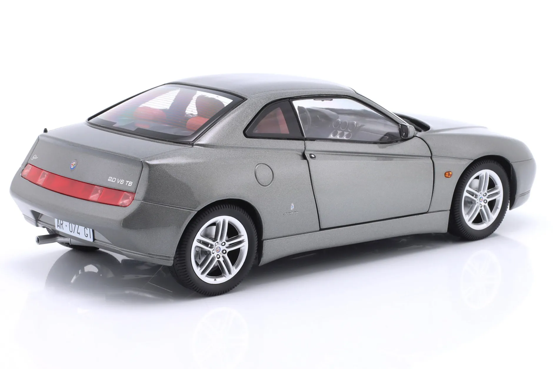 Alfa Romeo GTV 2.0 V6 TB Baujahr 1998 grau metallic 1:18 Mitica