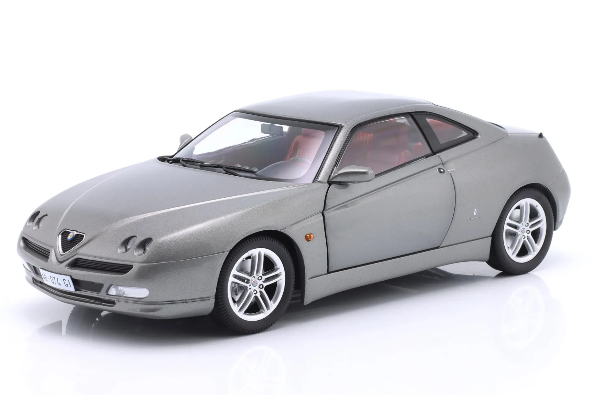 Alfa Romeo GTV 2.0 V6 TB Baujahr 1998 grau metallic 1:18 Mitica