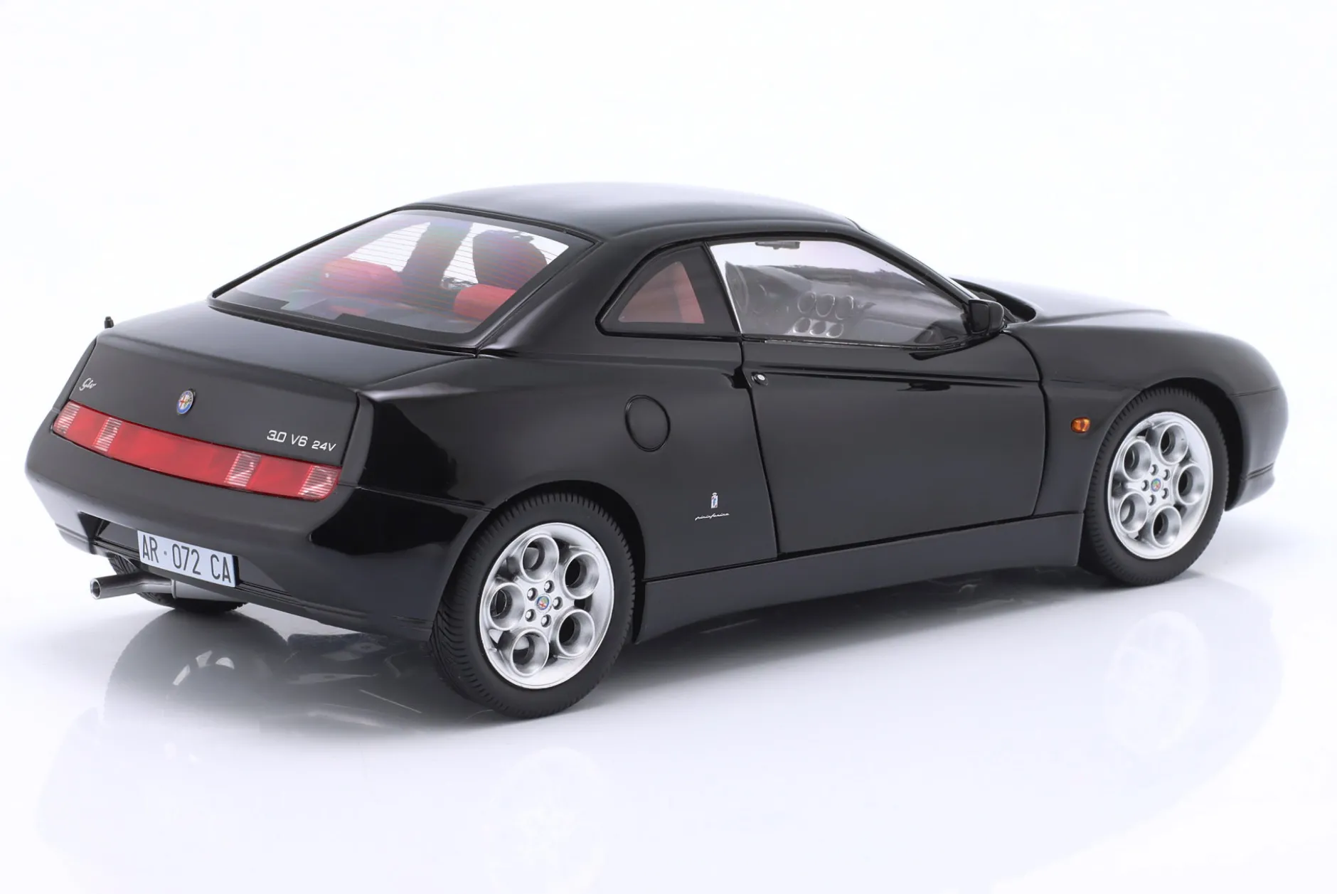 Alfa Romeo GTV 3.0 V6 24V Baujahr 1998 schwarz 1:18 Mitica