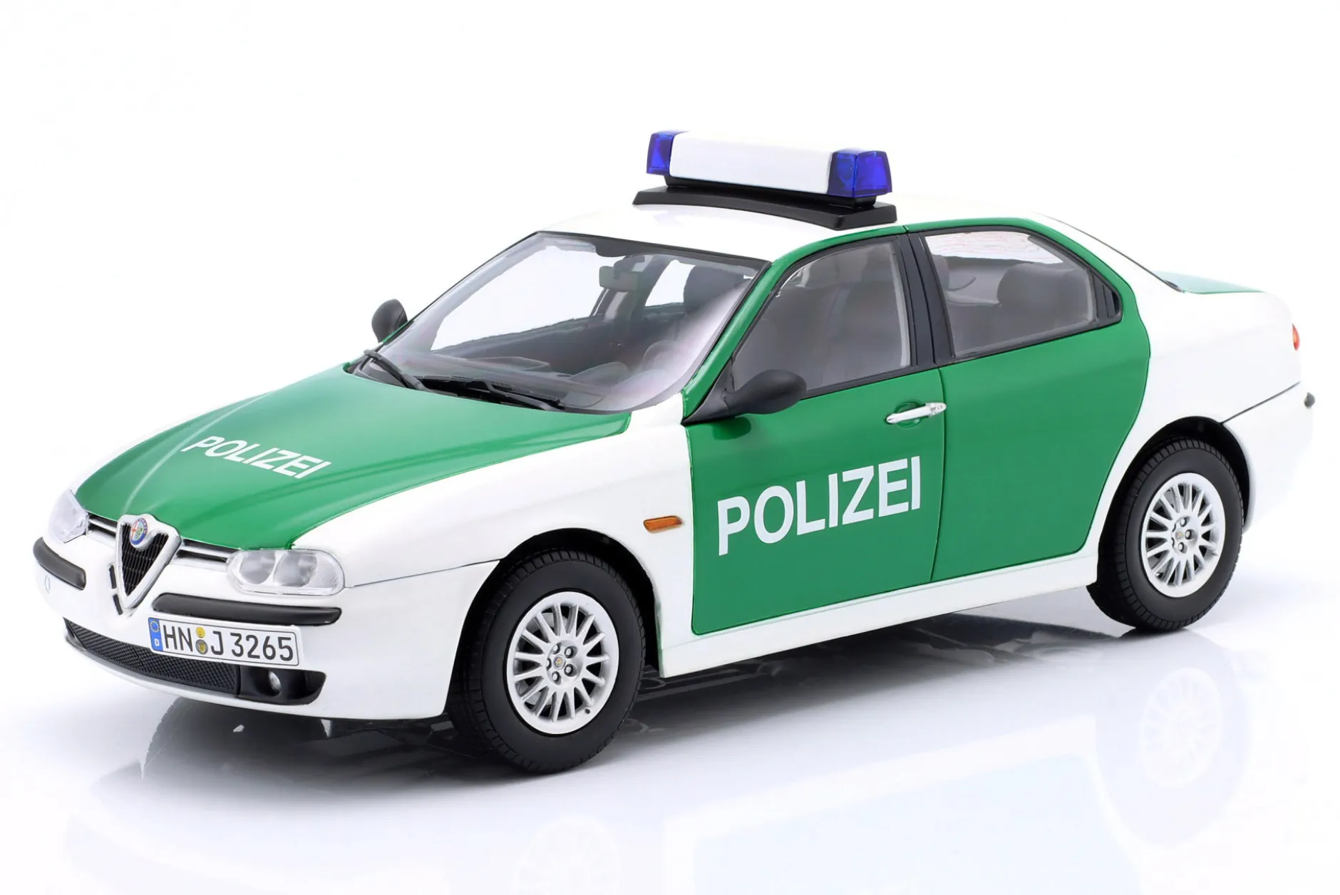 Alfa Romeo 156 Polizei Deutschland Baujahr 1998 weiß, grün 1:18 Triple9
