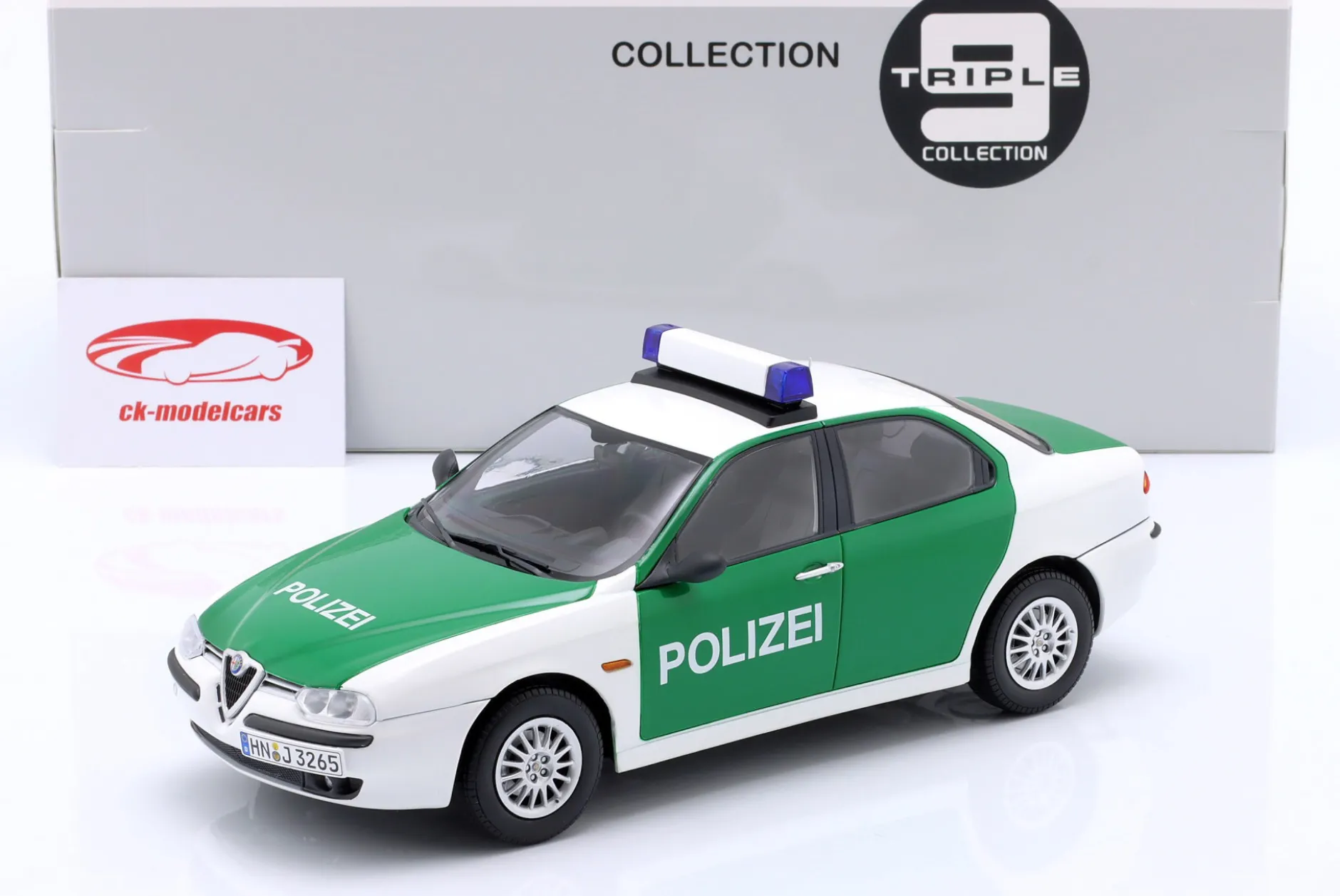 Alfa Romeo 156 Polizei Deutschland Baujahr 1998 weiß, grün 1:18 Triple9