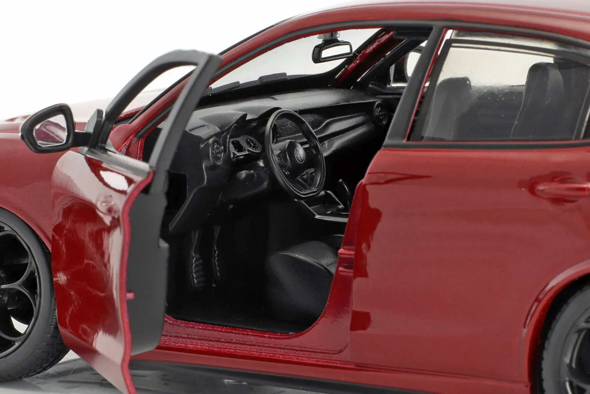 Alfa Romeo Stelvio Baujahr 2017 rot 1:24 Bburago