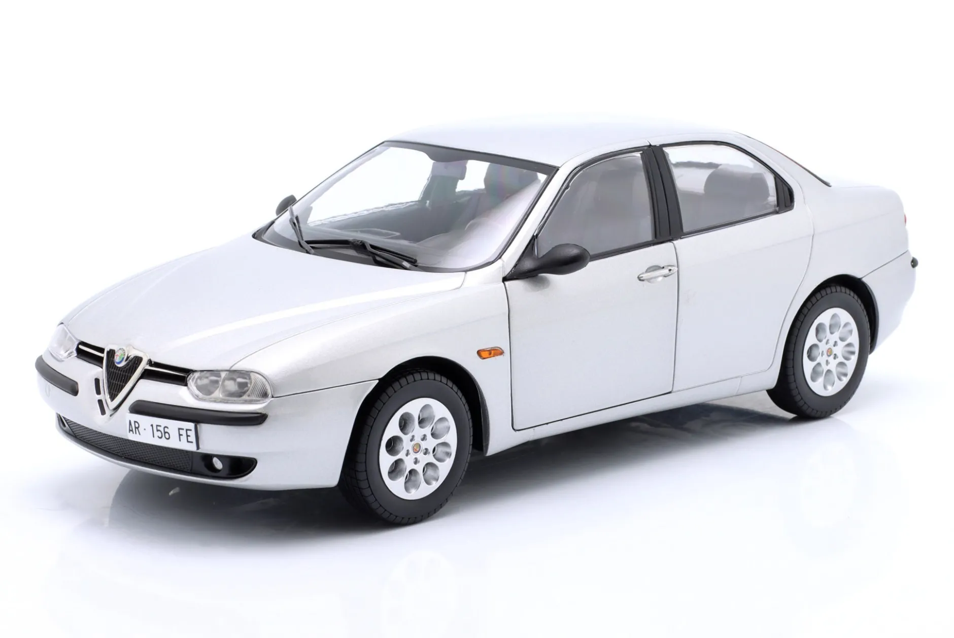 Alfa Romeo 156 2.0 Twin Spark Baujahr 1997 silber metallic 1:18 Mitica
