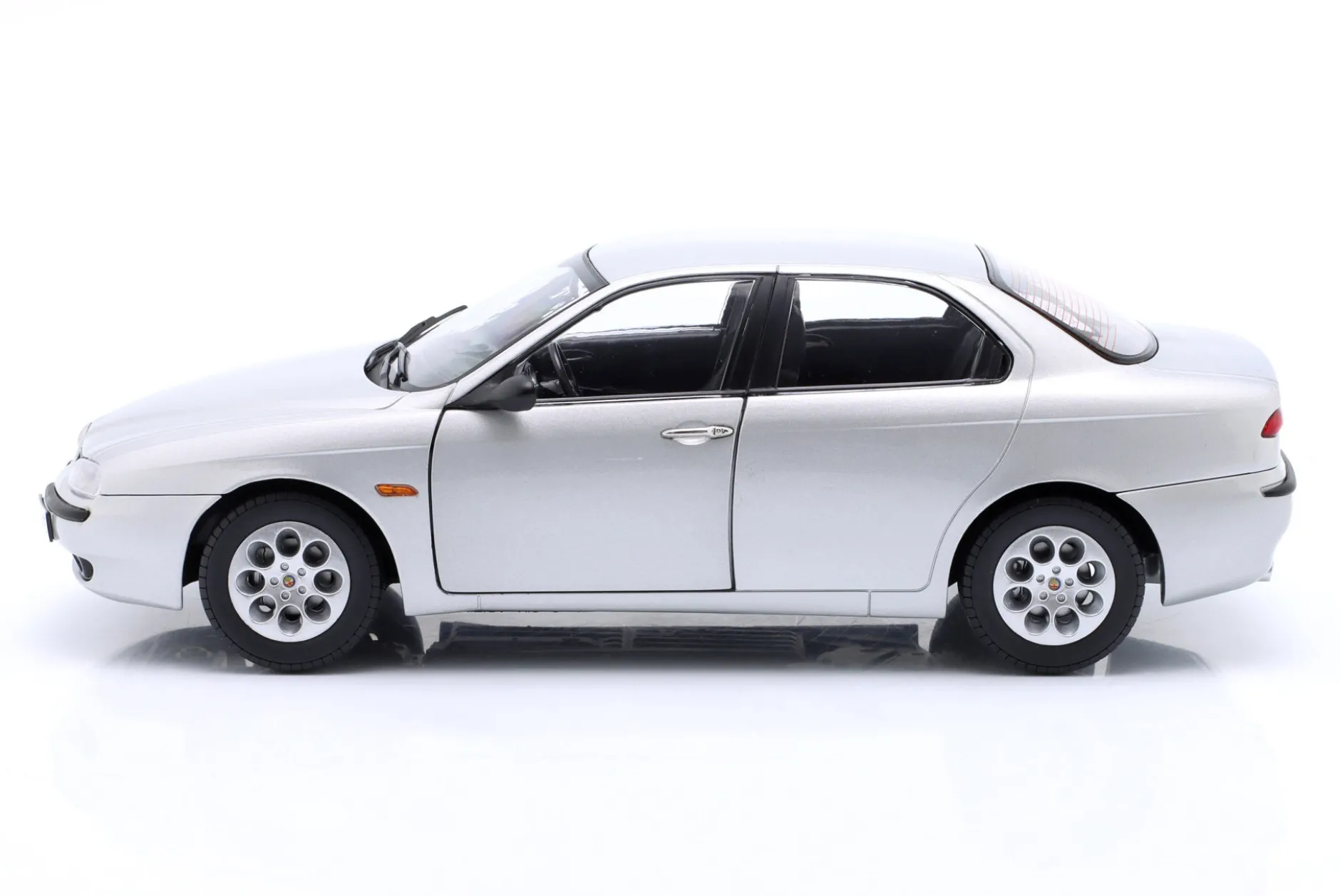 Alfa Romeo 156 2.0 Twin Spark Baujahr 1997 silber metallic 1:18 Mitica