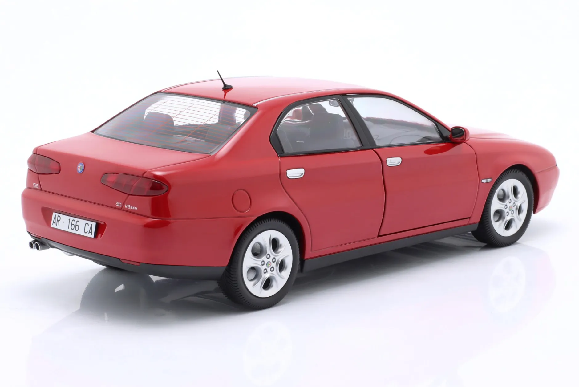 Alfa Romeo 166 3.0 V6 1998 alfa rot 1:18 Mitica