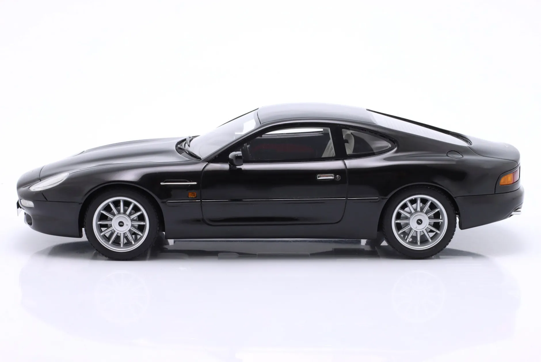 Aston Martin DB7 Baujahr 1993-1999 bowland schwarz 1:18 Cult Scale