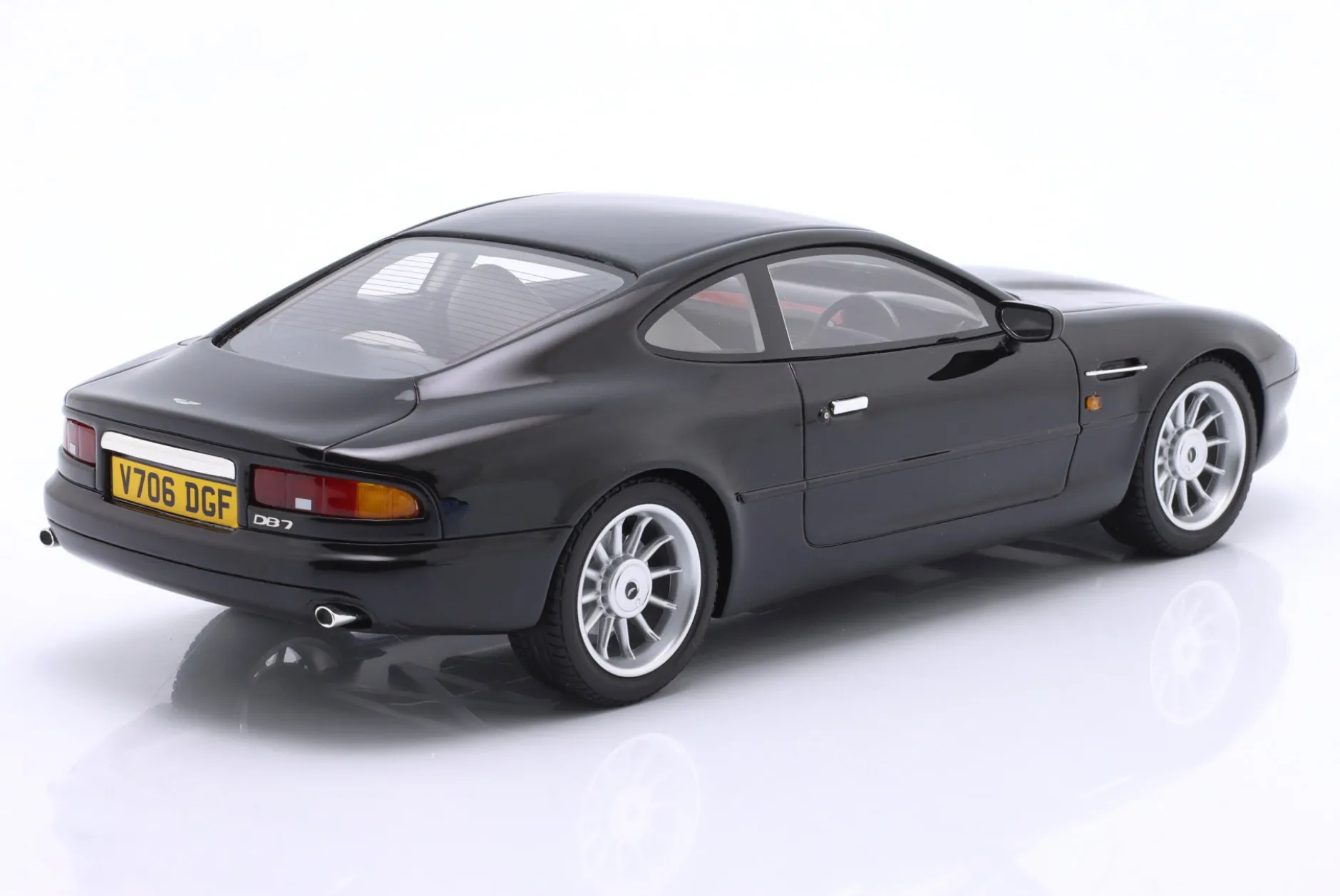 Aston Martin DB7 Baujahr 1993-1999 bowland schwarz 1:18 Cult Scale