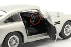 Aston Martin DB5 RHD Baujahr 1964 silbergrau metallic 1:18 Solido