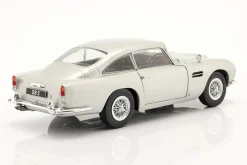 Aston Martin DB5 RHD Baujahr 1964 silbergrau metallic 1:18 Solido