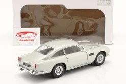 Aston Martin DB5 RHD Baujahr 1964 silbergrau metallic 1:18 Solido