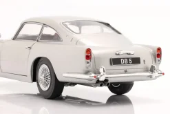 Aston Martin DB5 RHD Baujahr 1964 silbergrau metallic 1:18 Solido