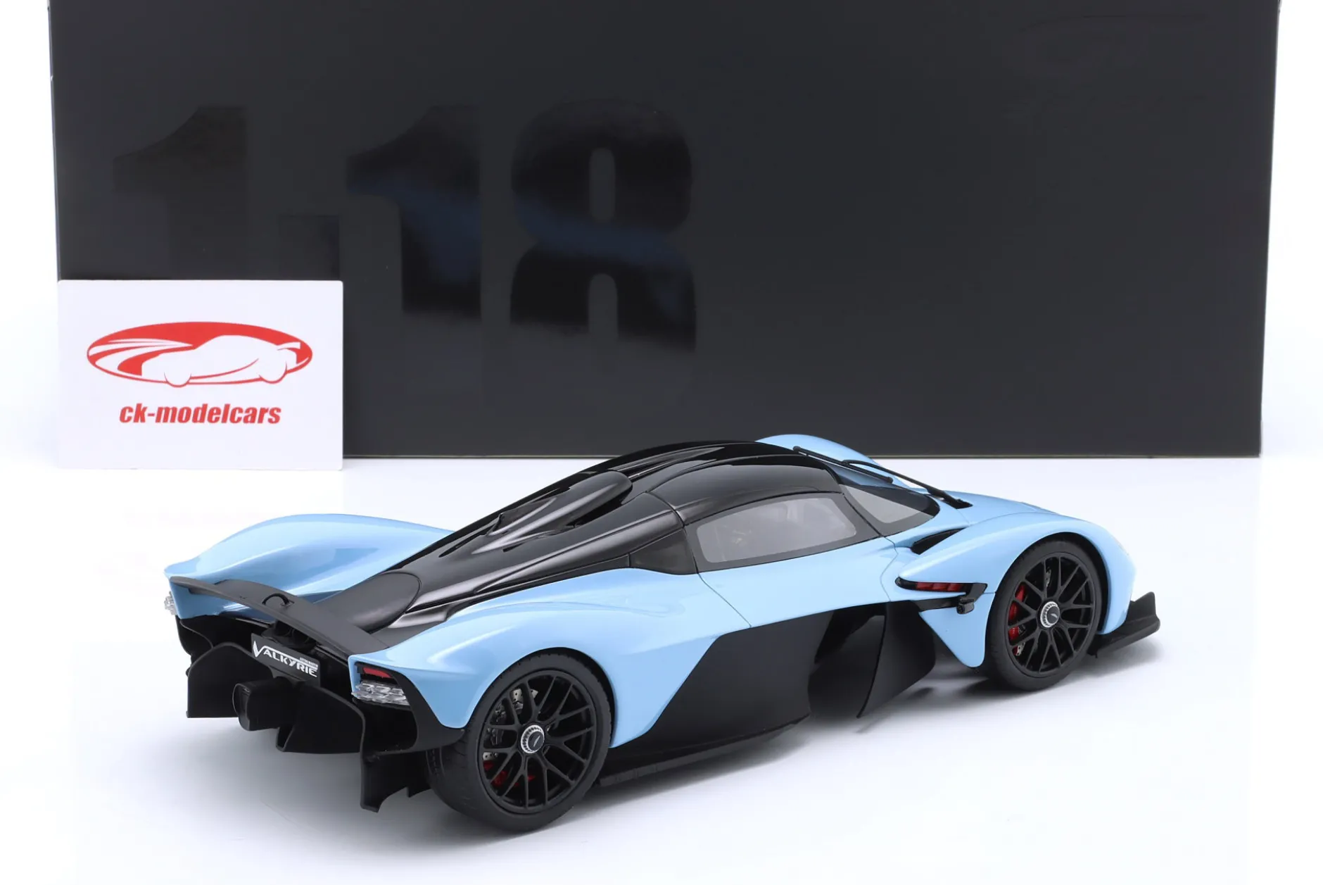 Aston Martin Valkyrie Baujahr 2023 blau 1:18 GT-Spirit