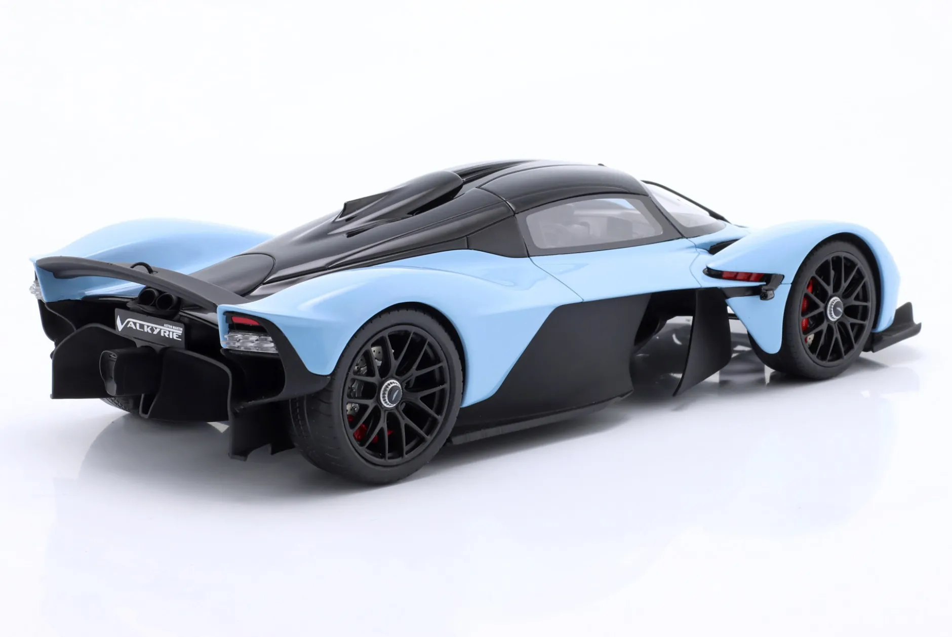 Aston Martin Valkyrie Baujahr 2023 blau 1:18 GT-Spirit