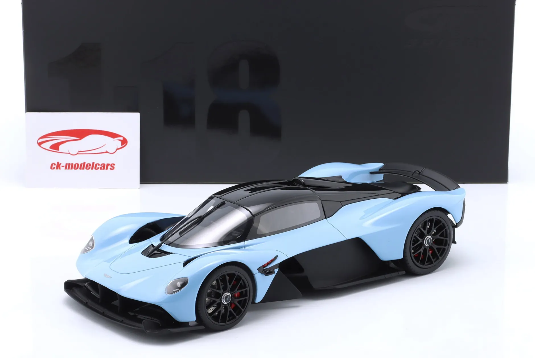 Aston Martin Valkyrie Baujahr 2023 blau 1:18 GT-Spirit