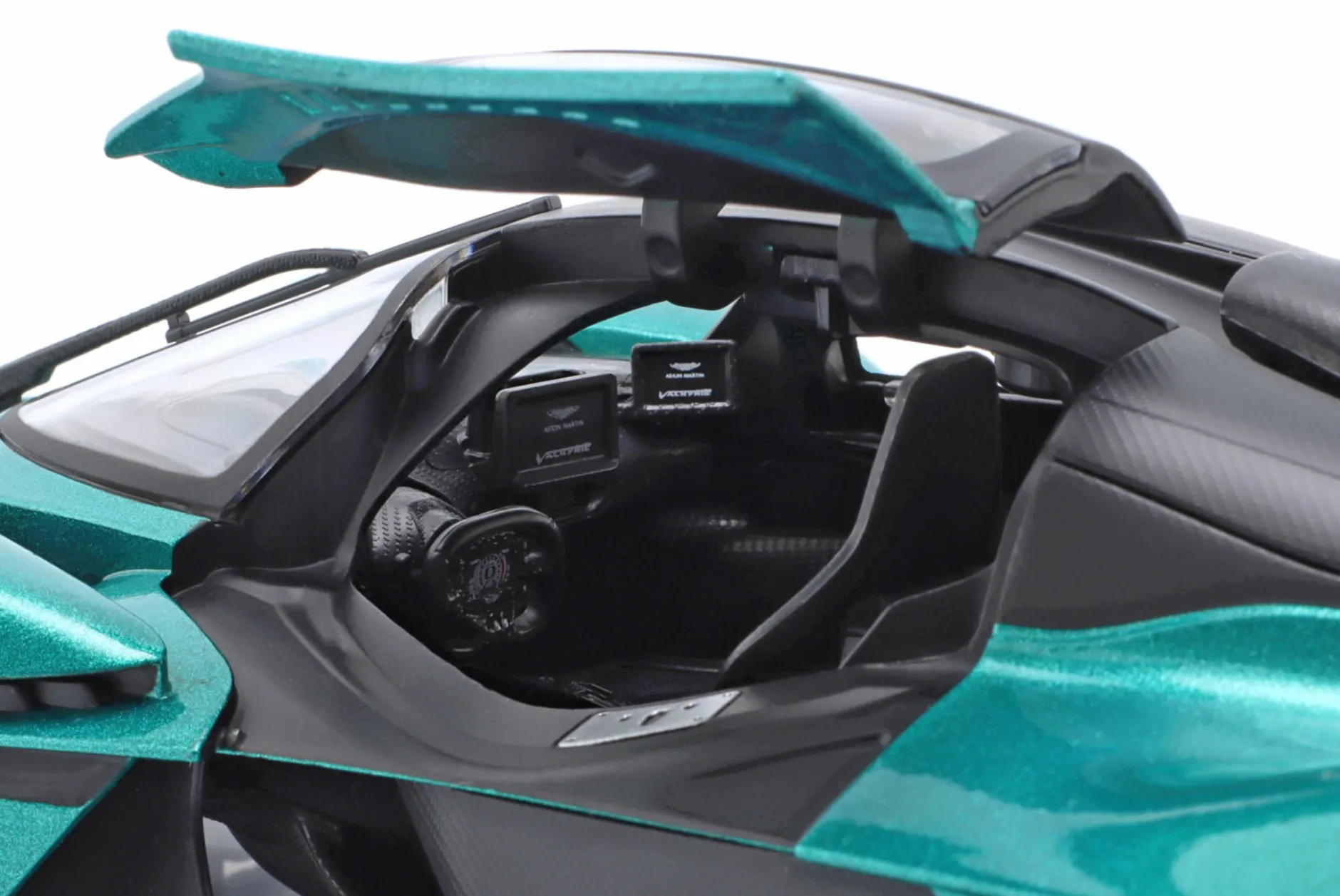 Aston Martin Valkyrie Baujahr 2022 grün 1:18 Maisto