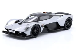 Aston Martin Valkyrie Baujahr 2022 silber 1:18 Maisto