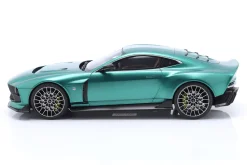 Aston Martin Valour Baujahr 2024 grün metallic 1:18 GT-Spirit
