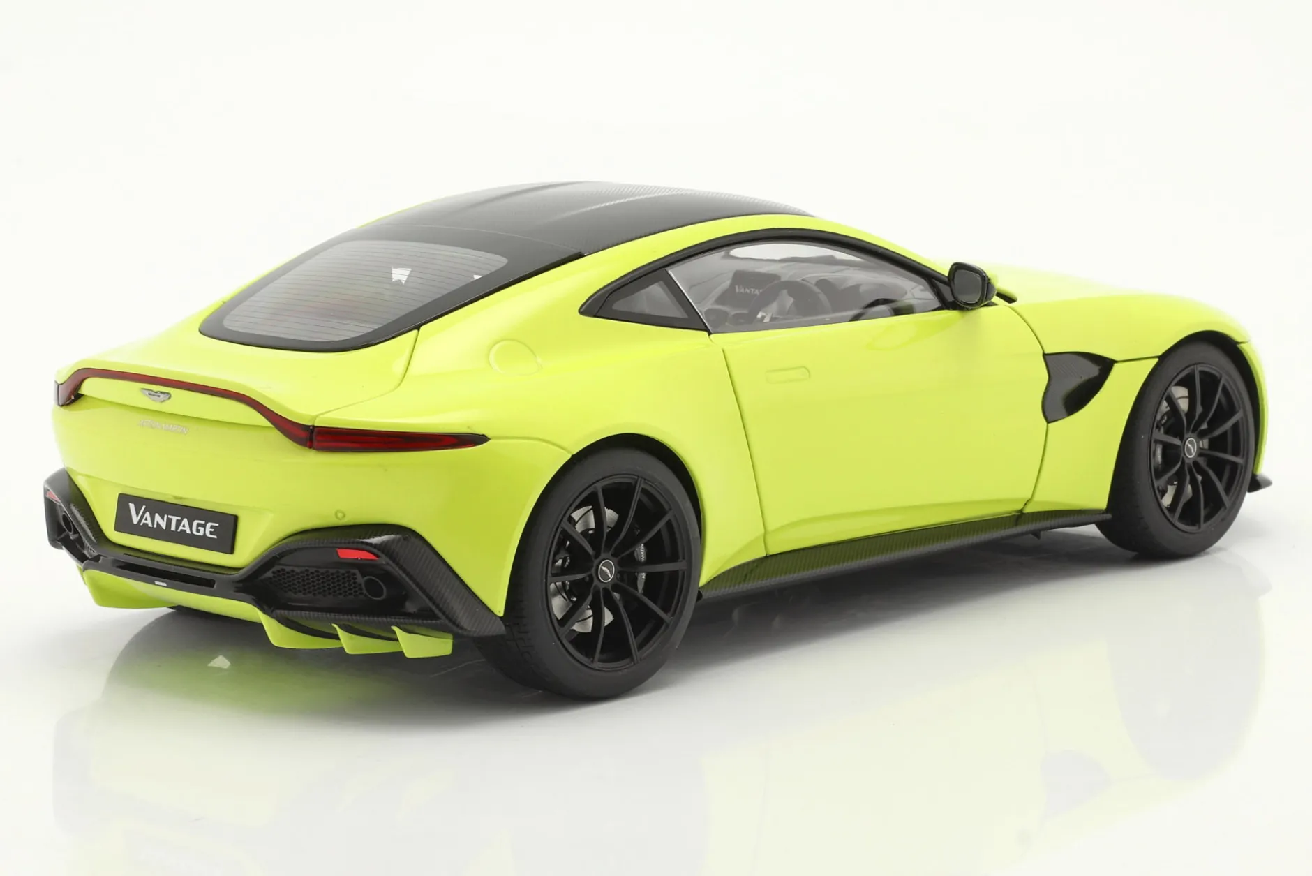 Aston Martin Vantage Baujahr 2019 limettengrün 1:18 AUTOart