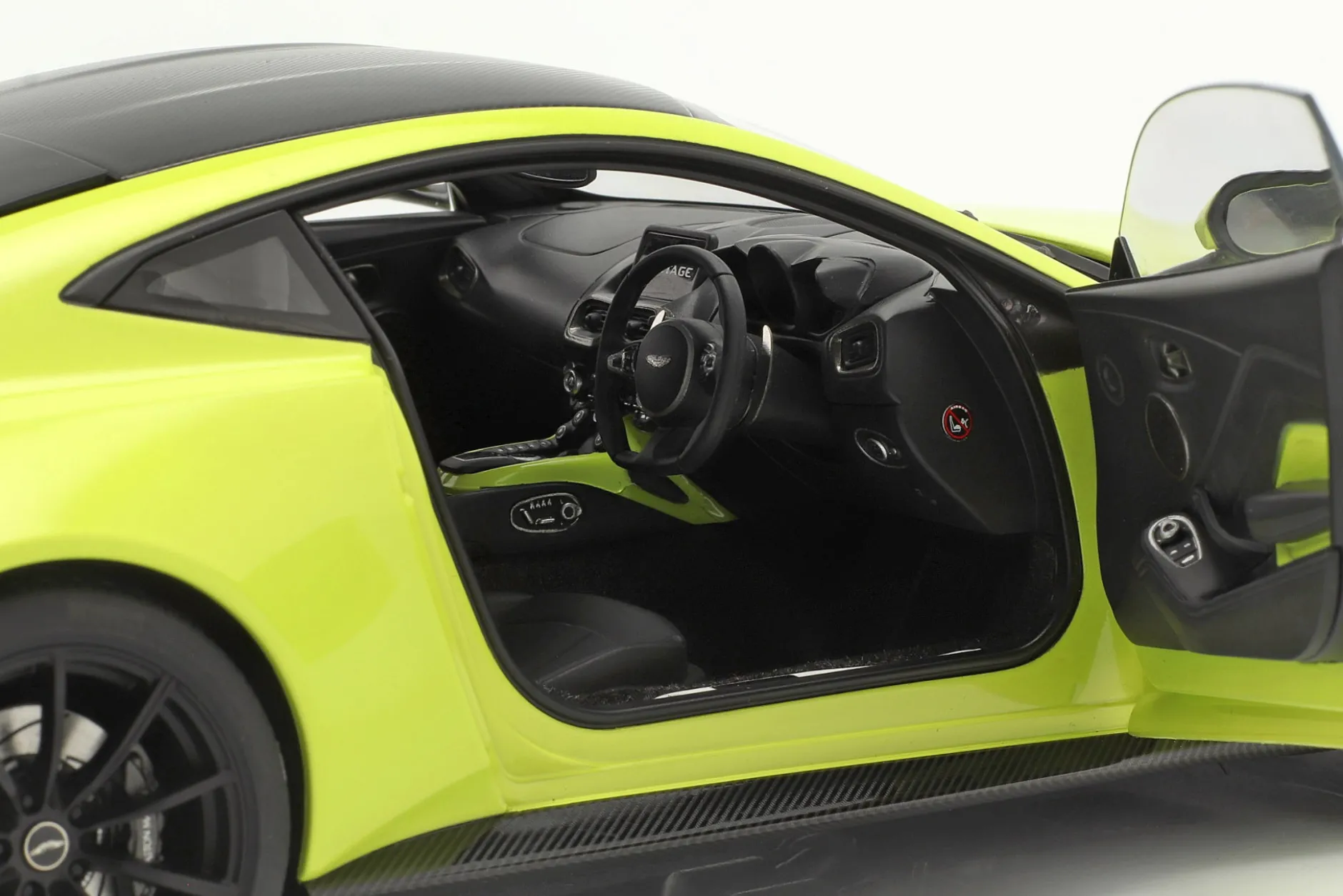 Aston Martin Vantage Baujahr 2019 limettengrün 1:18 AUTOart