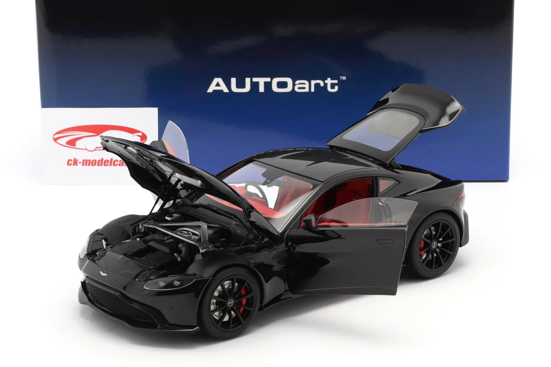 Aston Martin Vantage Baujahr 2019 schwarz 1:18 AUTOart