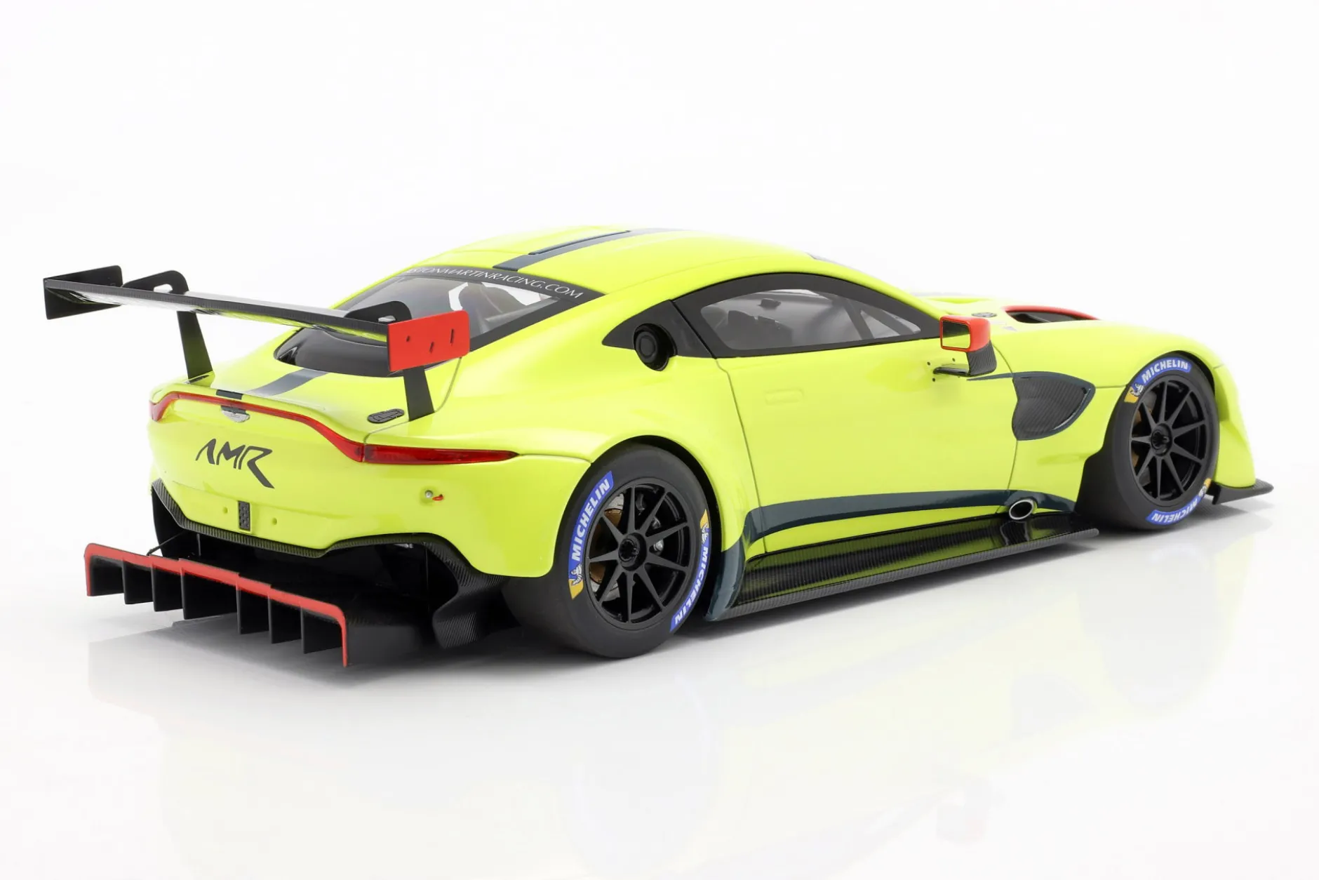 Aston Martin Vantage GTE LeMans Pro 2018 Presentation Car 1:18 AUTOart