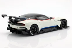 Aston Martin Vulcan Baujahr 2015 stratus weiß 1:18 AUTOart