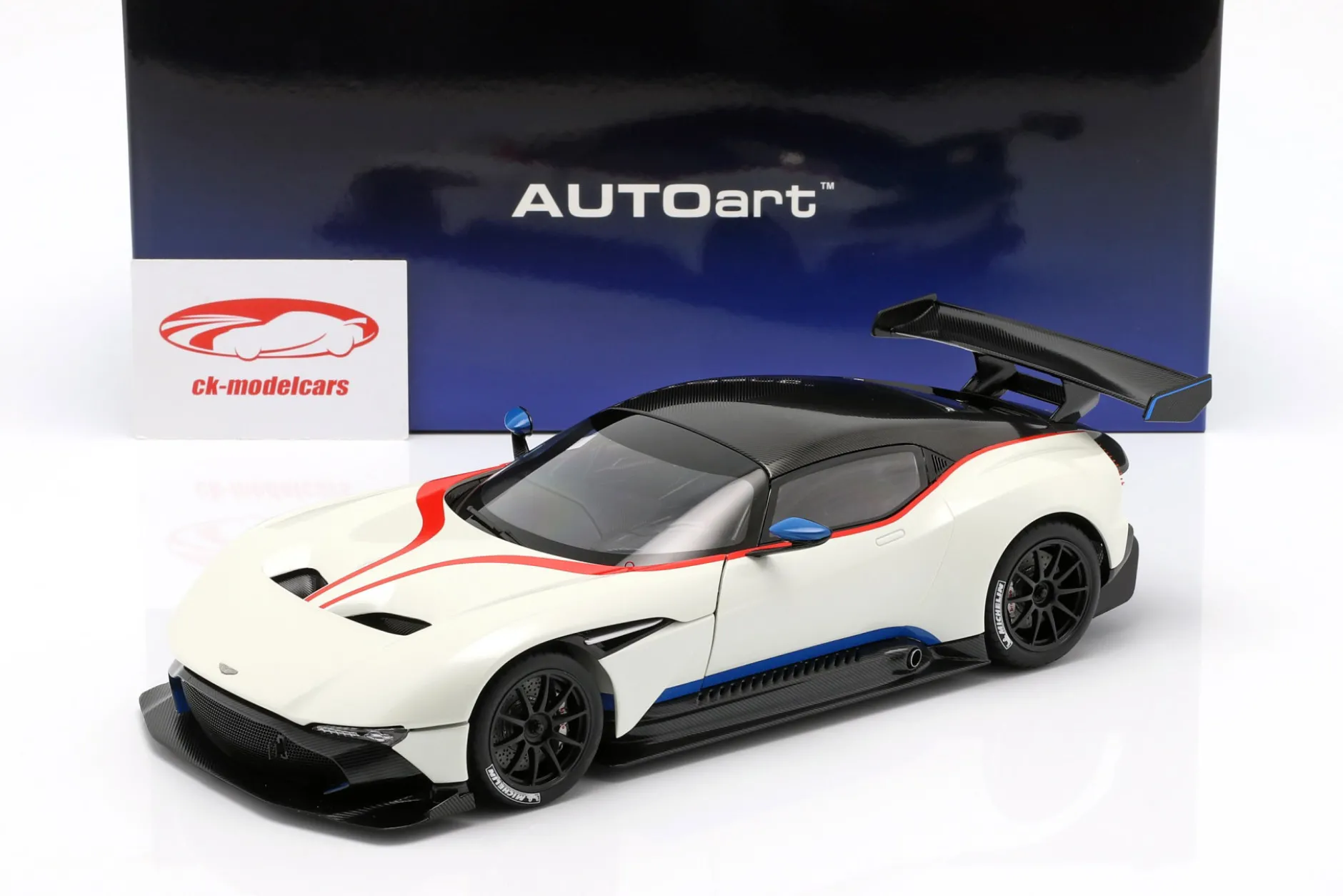 Aston Martin Vulcan Baujahr 2015 stratus weiß 1:18 AUTOart